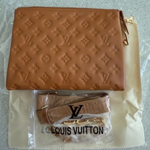 NEW IN BOX LV Coussin PM size camel color - Picture 5 of 11